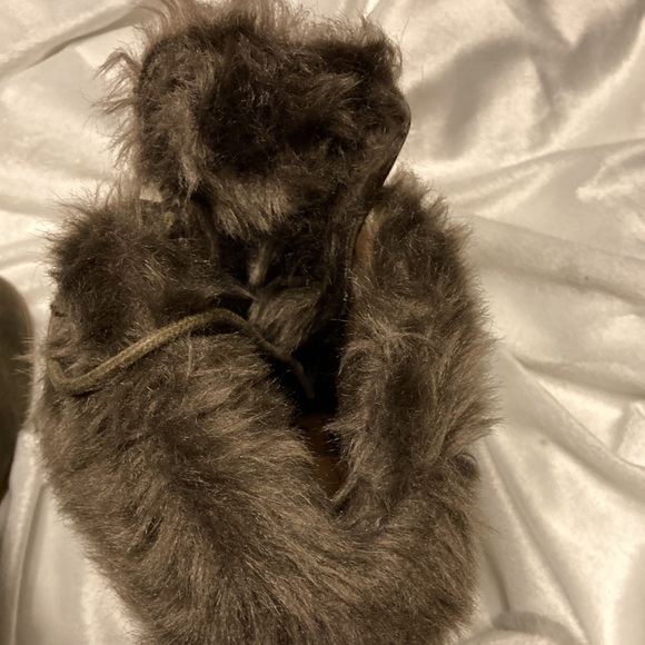 NWT. Lela Stone Boots - Size6.5 - Picture 5 of 7